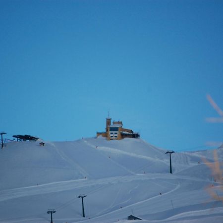 Tana Della Volpe Hotel Sestriere Bagian luar foto