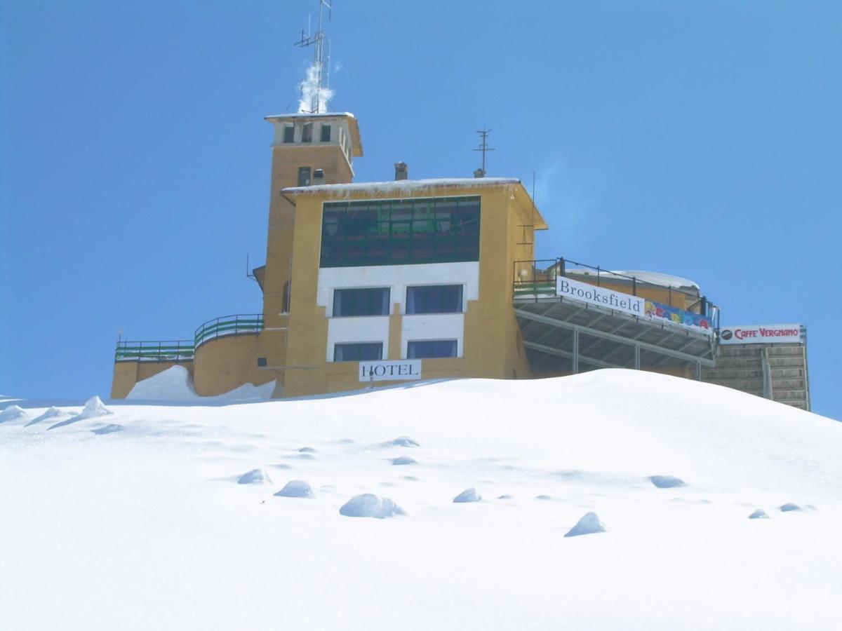 Tana Della Volpe Hotel Sestriere Bagian luar foto