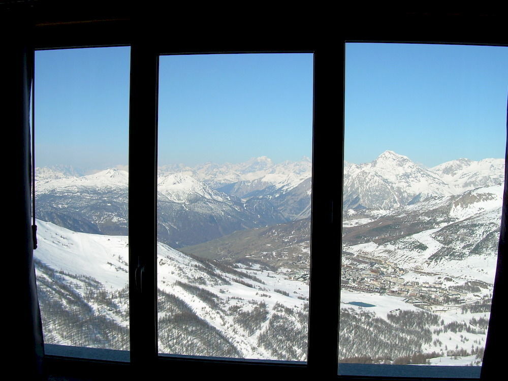 Tana Della Volpe Hotel Sestriere Bagian luar foto